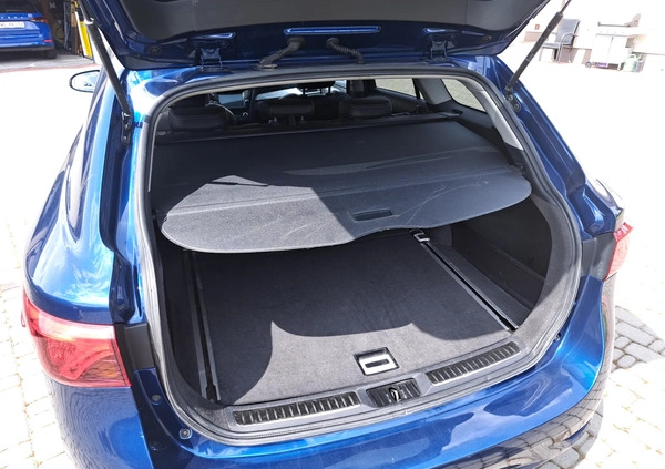 Toyota Avensis cena 57000 przebieg: 153982, rok produkcji 2017 z Chorzów małe 301